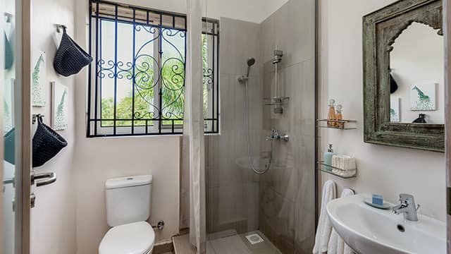 Ewange-Nsozi-bathroom